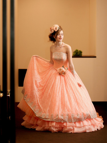 サーモンピンクのエミタケイのカラードレス