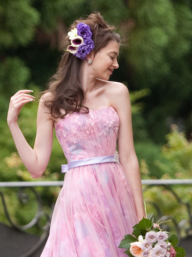 アレッサのピンクのカラードレス